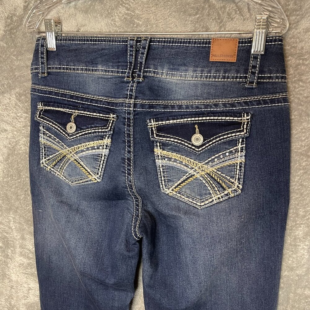 Juniors Dark Wash Mid Rise Embroidered Flap Pocket Slim Bootcut Denim Jeans 7